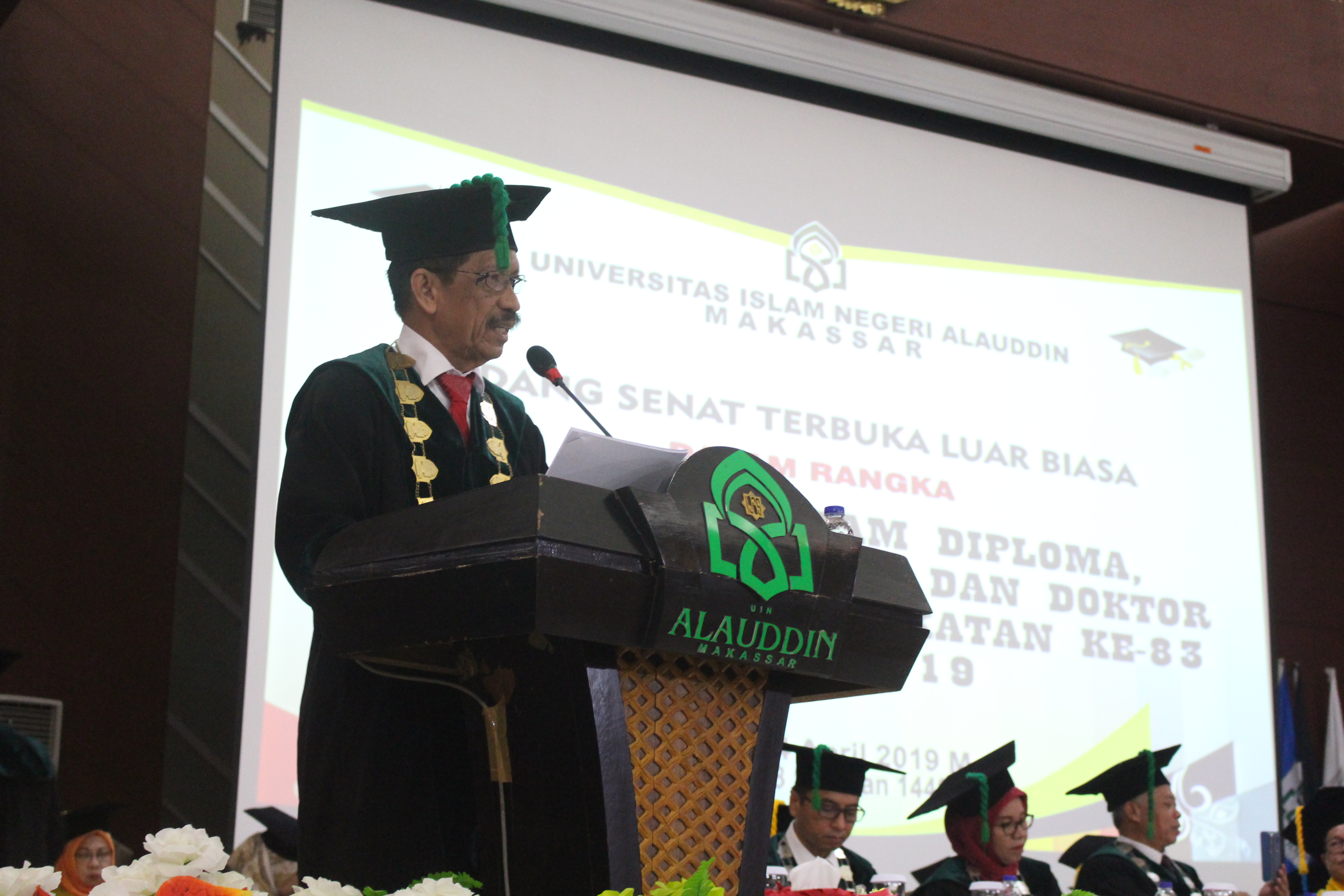 Gambar Wisuda Periode April, Wisuda Terakhir Prof Musafir Sebagai Rektor